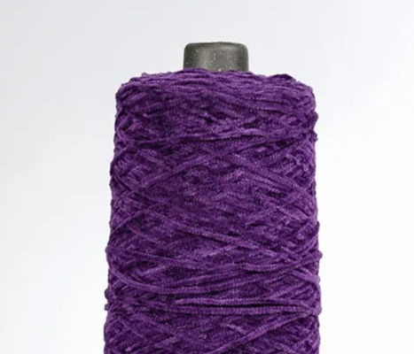 Cor-de-rosa de crochê de bebê de Bernat com tiras de poliéster de veludo e lenço de chenille