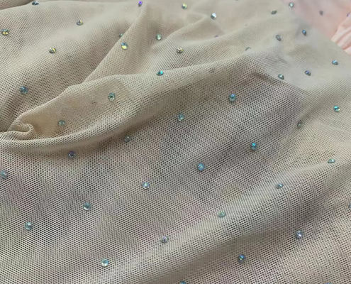 Quatro lados elásticos de malha de poliéster branco Repouso de fios tridimensionais de diamante Vestuário colorido para palco